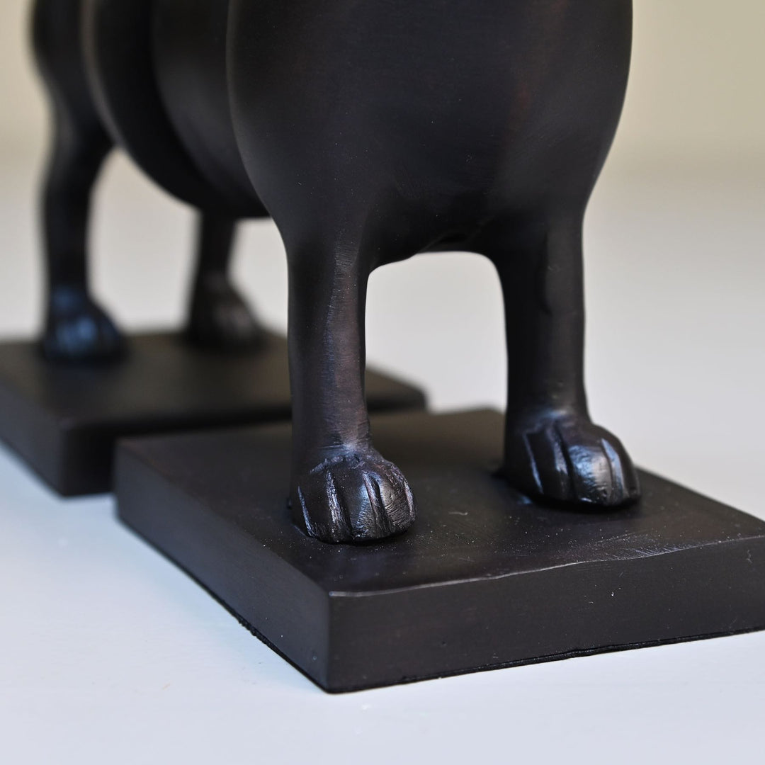 metal dog bookends