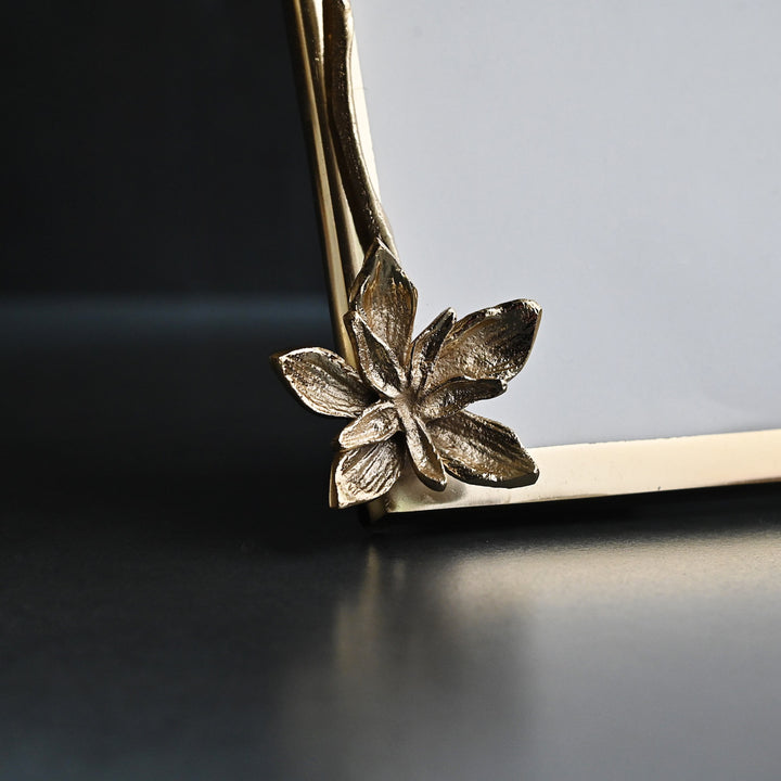 golden photo frame with flower set