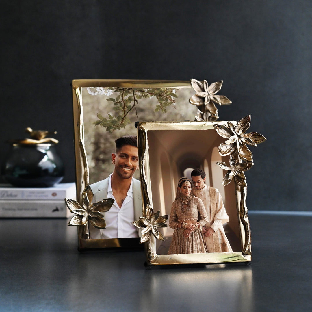 golden photo frame with flower set