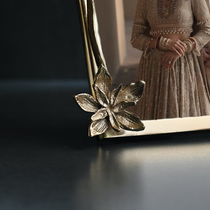 golden photo frame with flower set