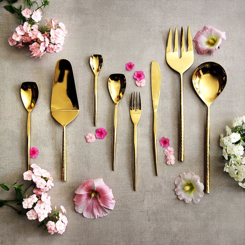 gold-coloured cutlery set