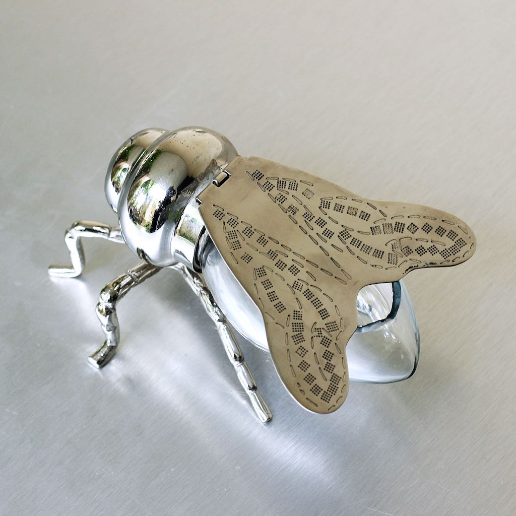 sugar and honey pot shaped like a bee