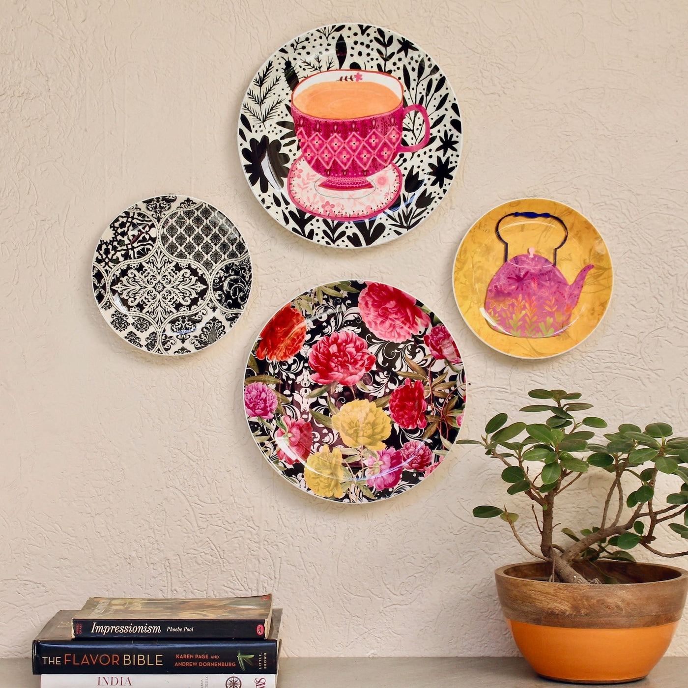 Black and white decorative wall plates