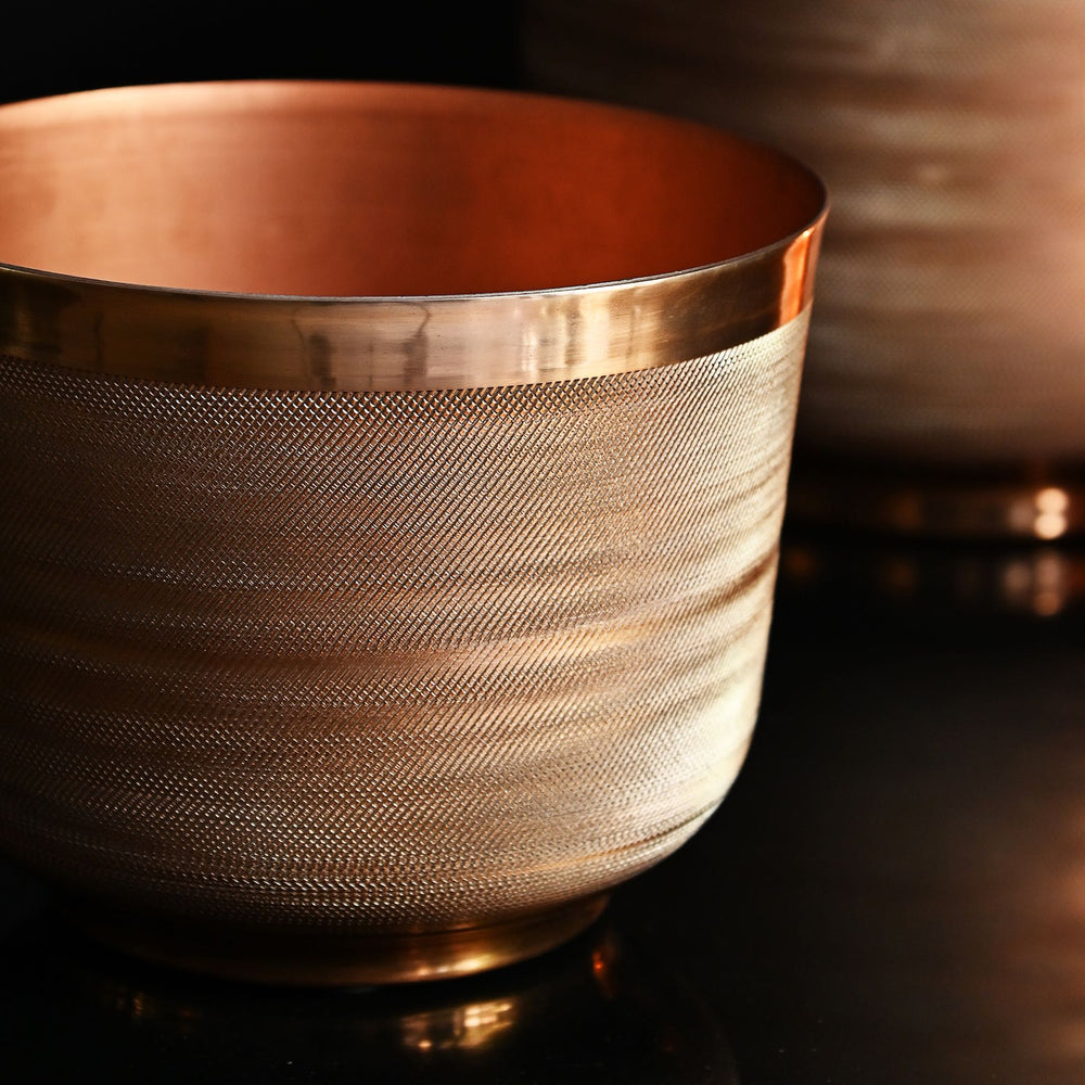 round metal planter with copper finish | merca_variant_42584071569642