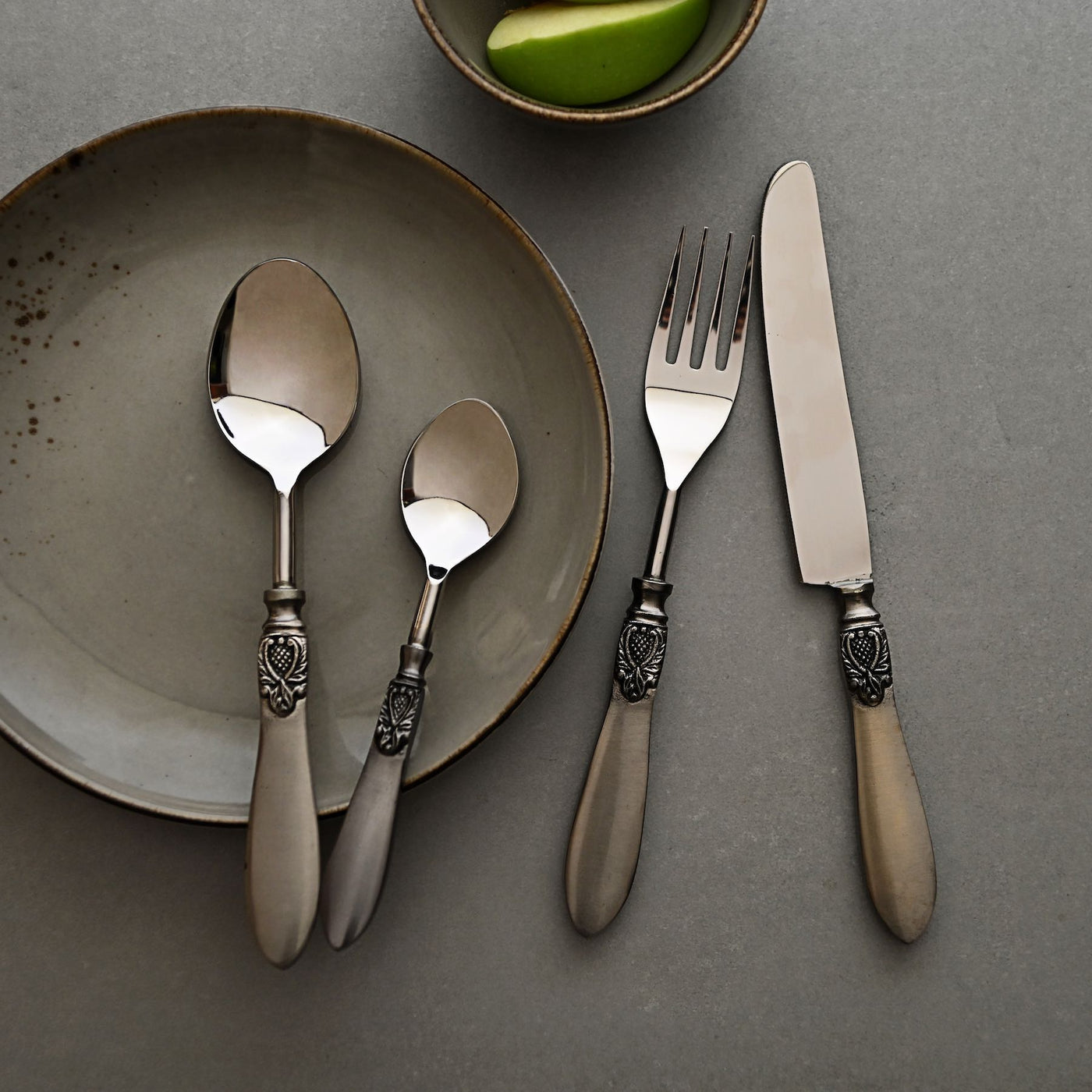 heritage dining cutlery set