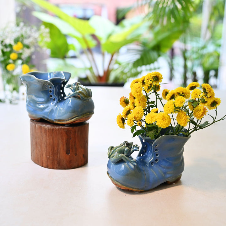 blue ceramic shoe showpiece