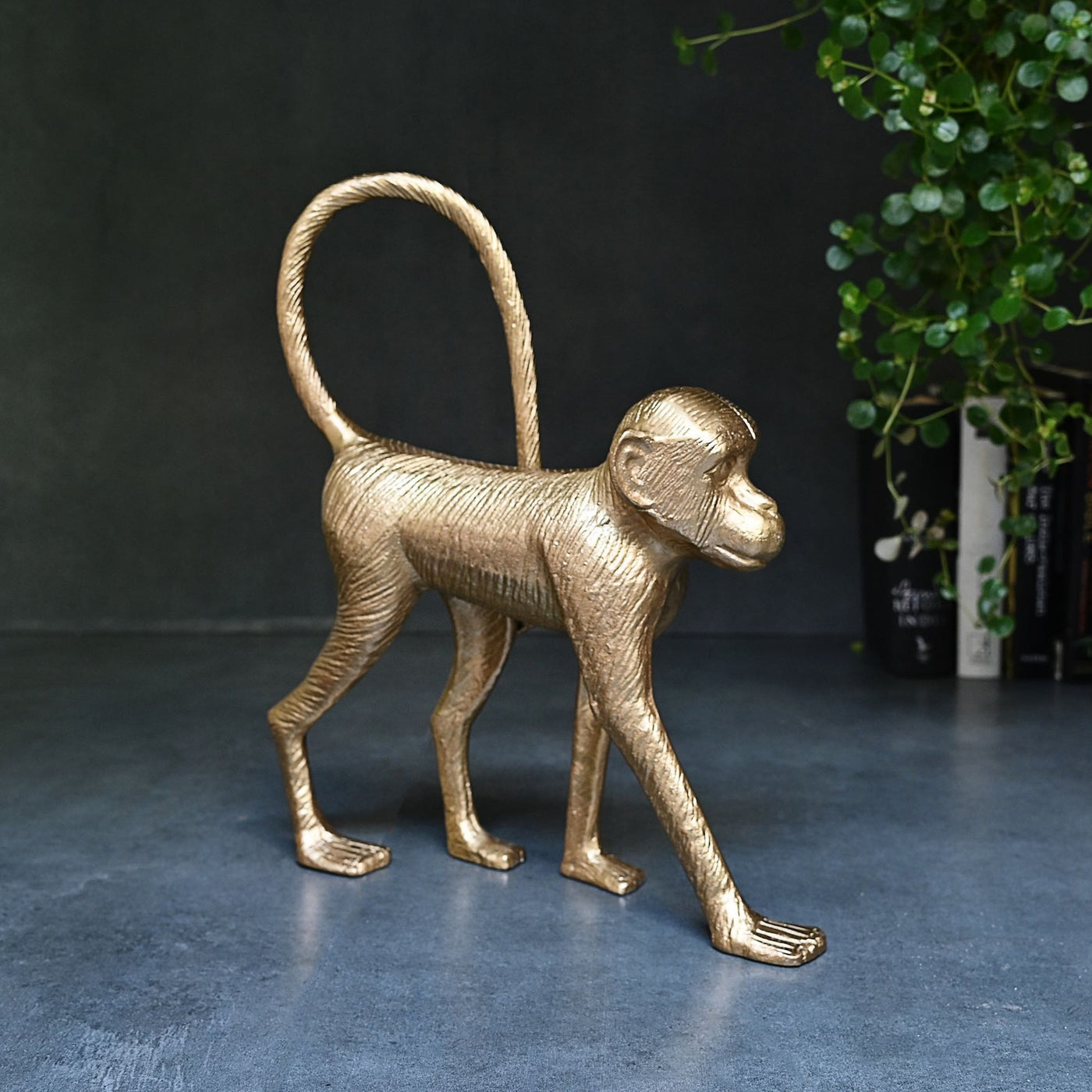 gold monkey showpiece