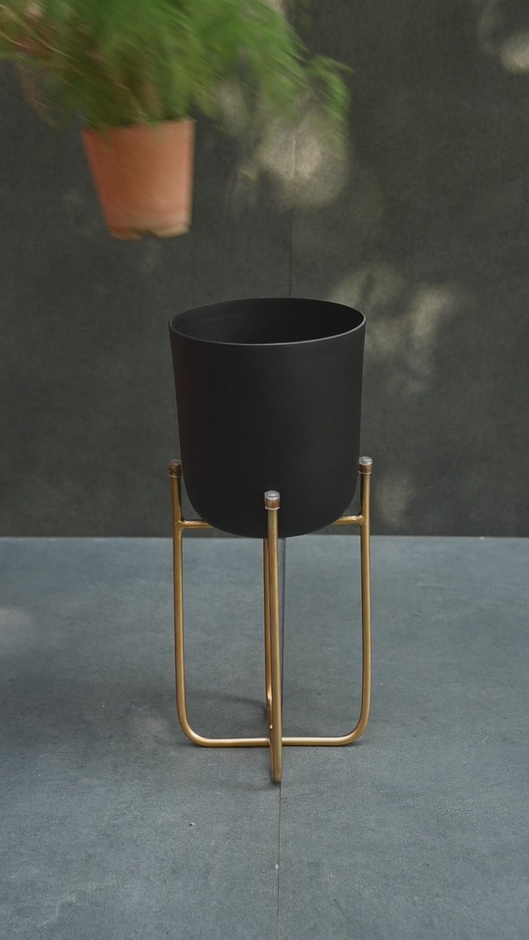 Deep Black Pot On Stand