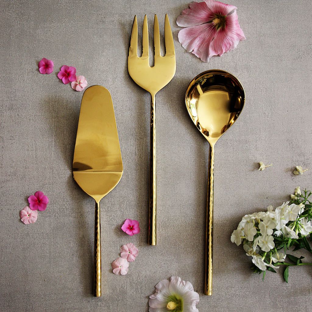 gold-coloured serving cutlery set