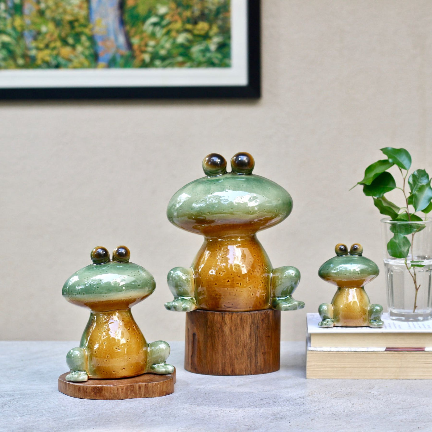frog family ceramic showpiece