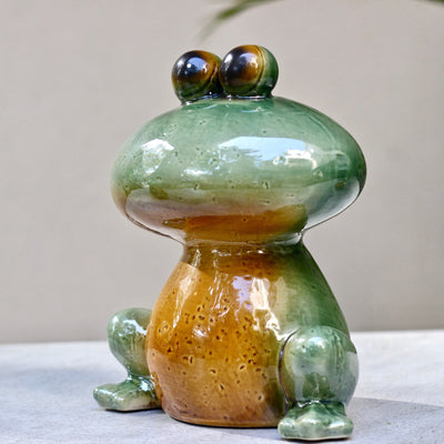 frog ceramic showpiece