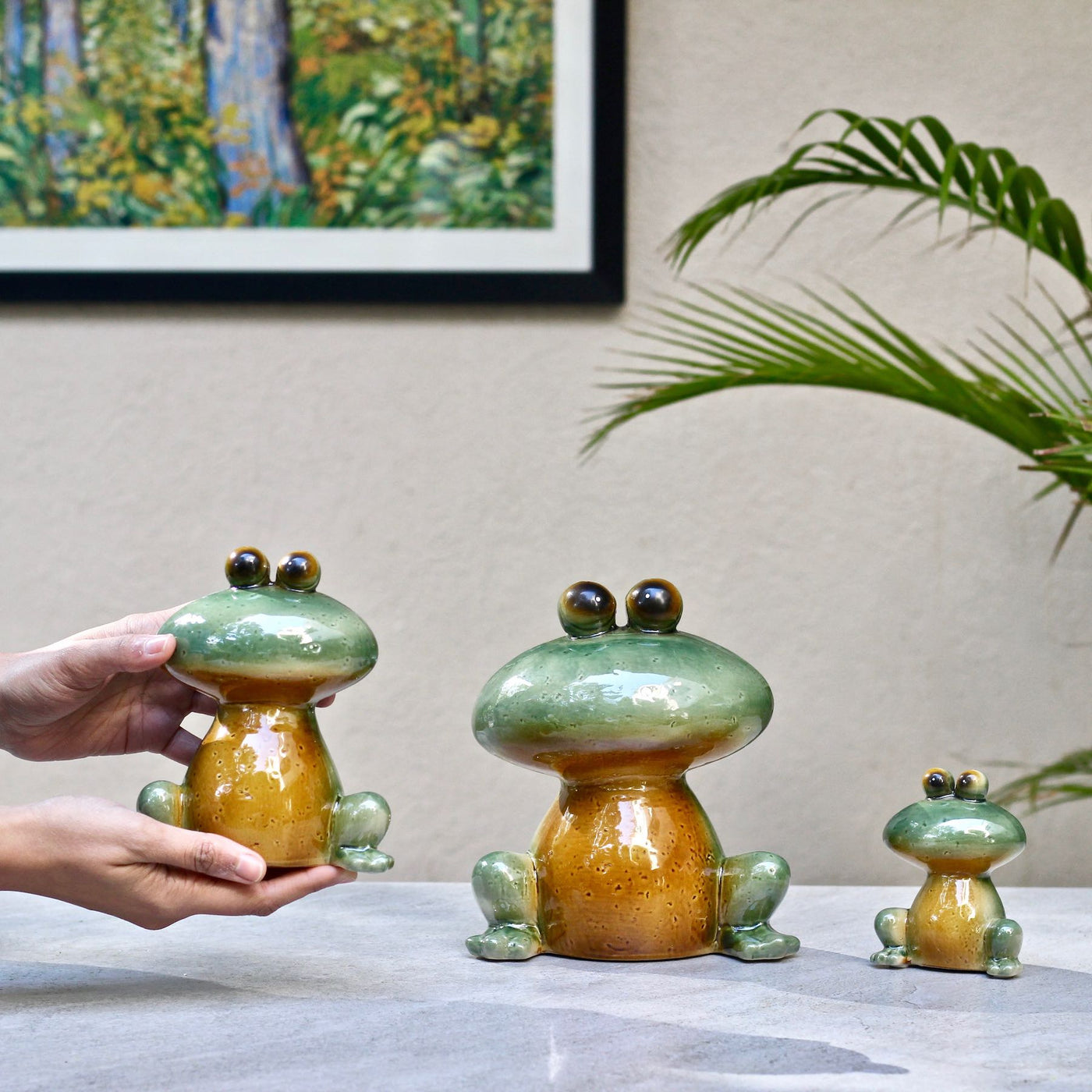 frog family ceramic showpiece