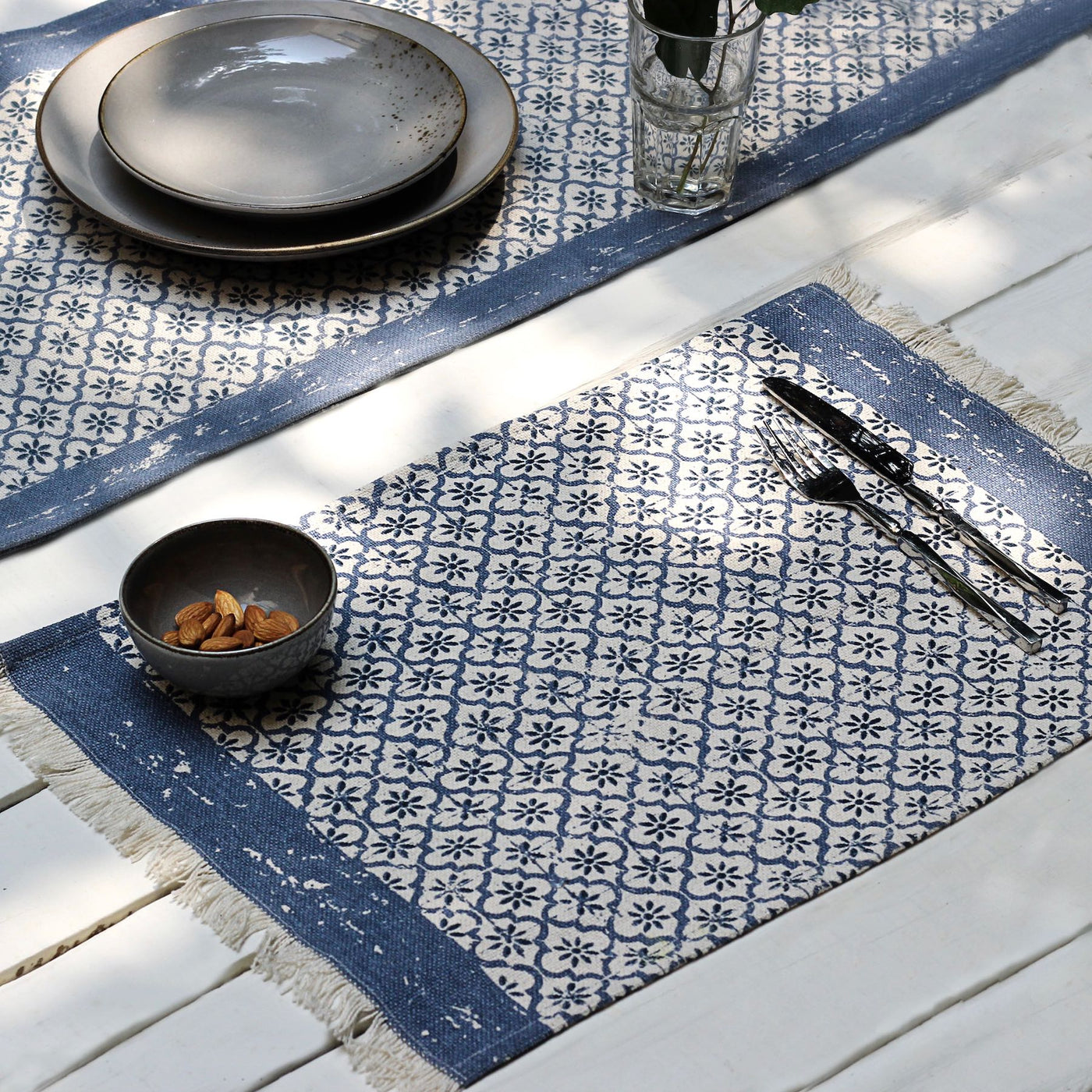 printed blue and white cotton table mat
