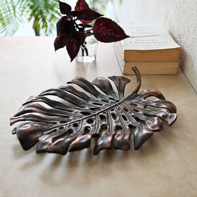 palm leaf shaped metal showpiece