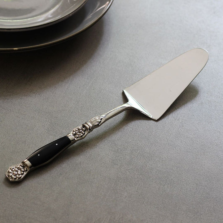 cake server with black handles